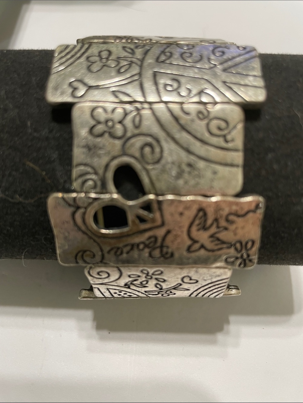 Silver-Tone Floral Link Bracelet - Peace Design. 9/6/6/2
